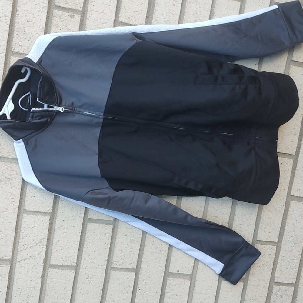 Gray Jacket* - Picture 4 of 9